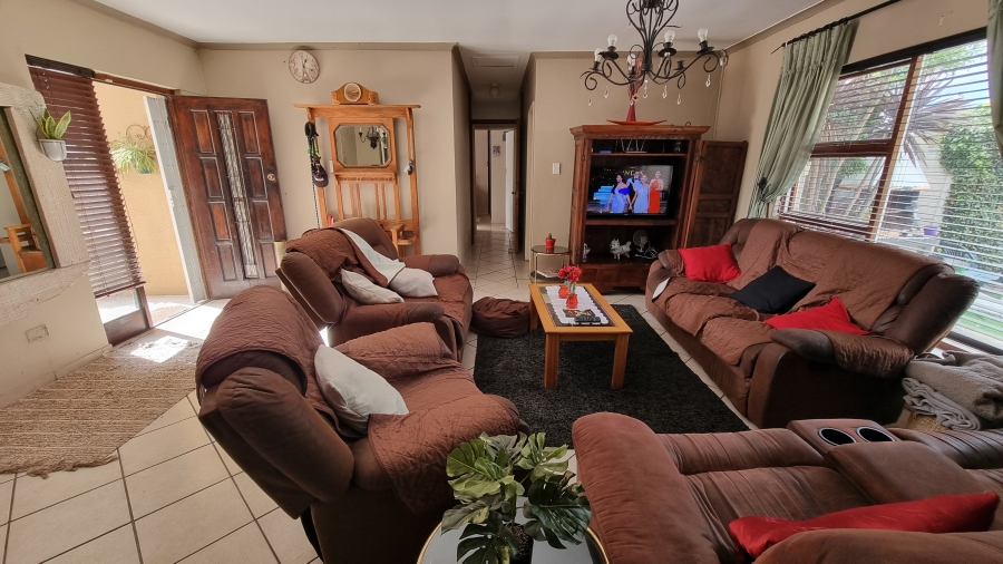 8 Bedroom Property for Sale in Die Bos Western Cape